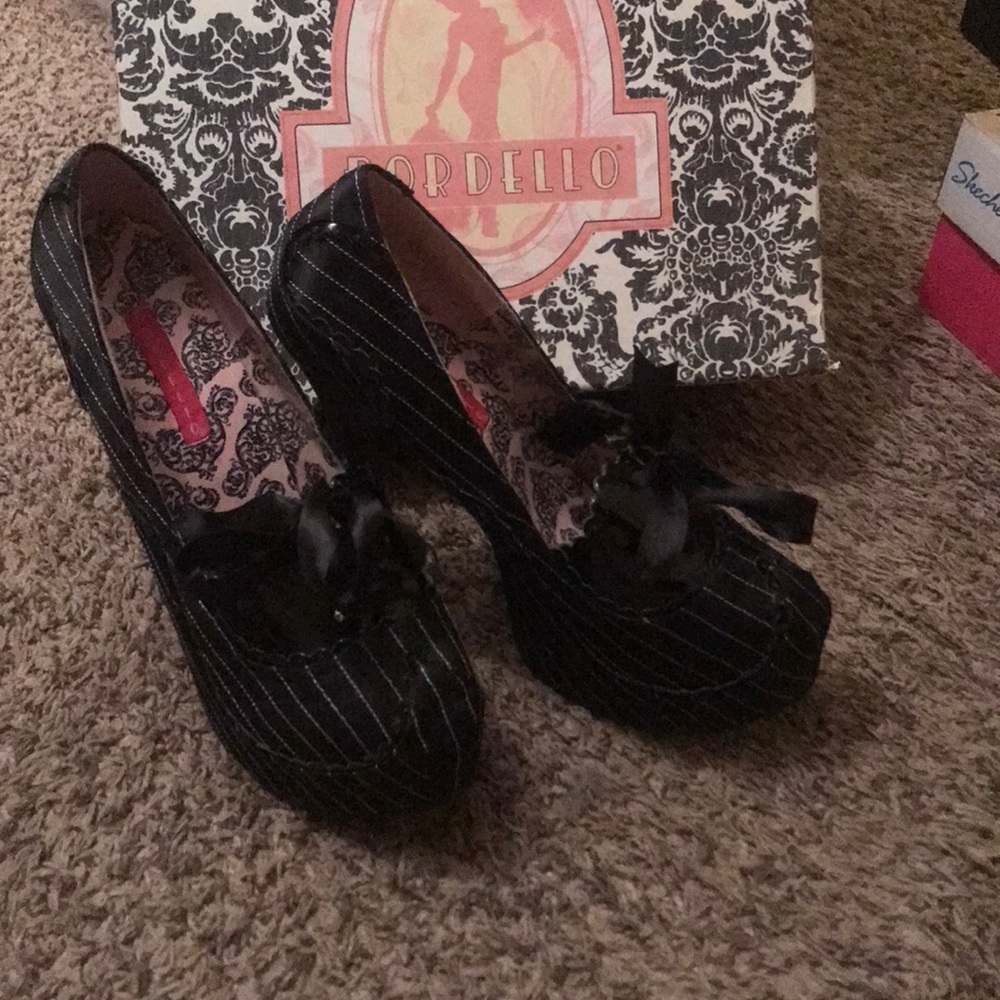 Pinstriped platforms.